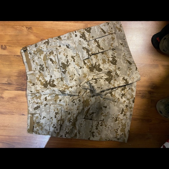 Camo shorts - Picture 2 of 2